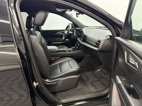 Used 2025 Chevrolet Traverse LT w/ Driver Confidence Package FWD image 14