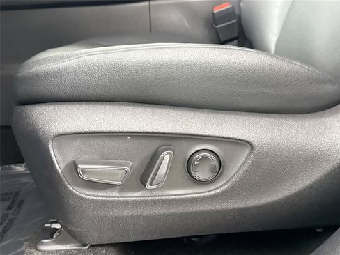 Certified 2025 Toyota Grand Highlander FWD image 29