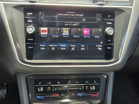 Used 2023 Volkswagen Tiguan SE image 17