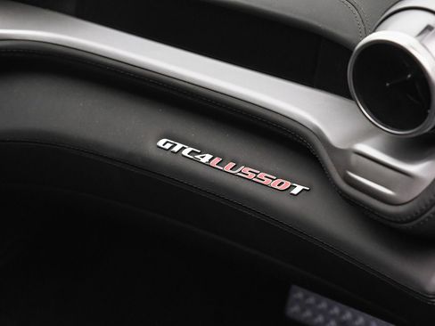 Used 2018 Ferrari GTC4Lusso T image 54