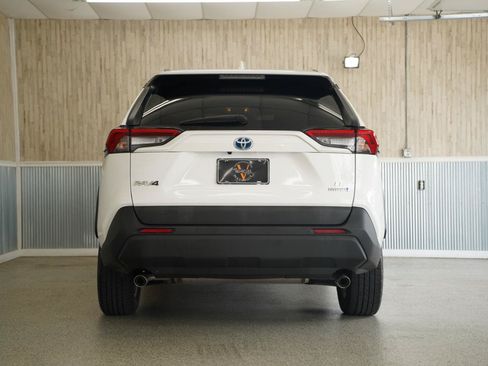 Used 2021 Toyota RAV4 LE AWD/4WD image 8
