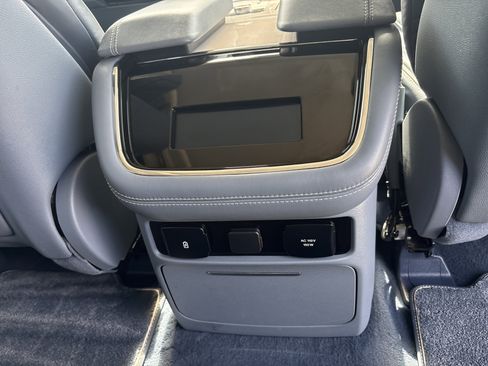 Used 2024 Lincoln Navigator L Black Label image 9