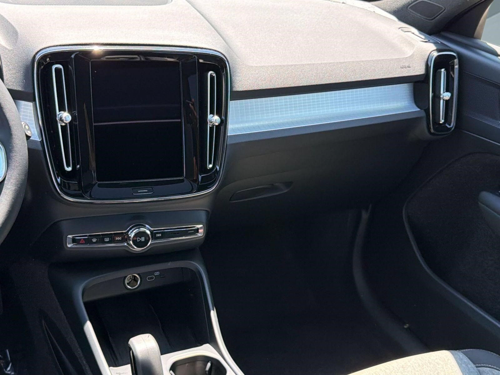 Certified 2024 Volvo XC40 B5 Core w/ Protection Package Premier AWD/4WD image 26