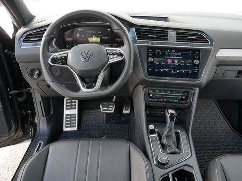 Certified 2024 Volkswagen Tiguan SE R-Line image 21