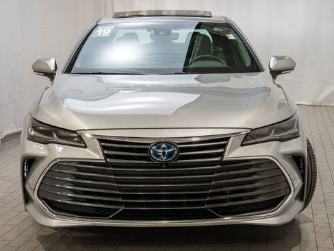 Used 2019 Toyota Avalon Limited image 3