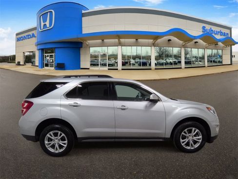 Used 2017 Chevrolet Equinox LT image 9