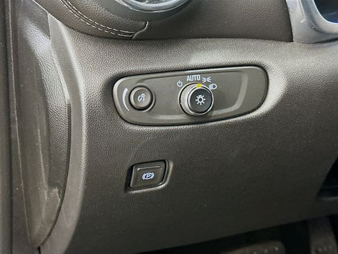 Used 2025 Chevrolet Blazer LT image 17