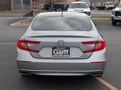 Used 2019 Honda Accord Touring image 4