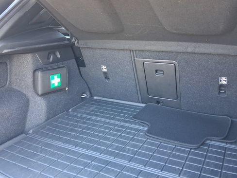 Certified 2026 Volvo XC40 B5 Plus AWD/4WD image 11