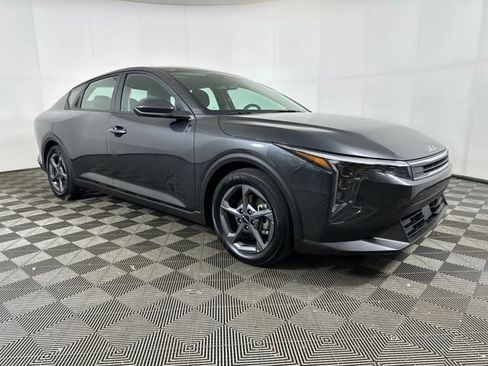 Used 2025 Kia K4 LXS image 2