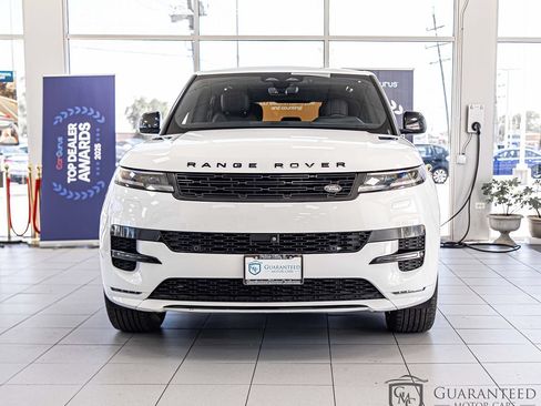 Used 2024 Land Rover Range Rover Sport Dynamic SE AWD/4WD image 2