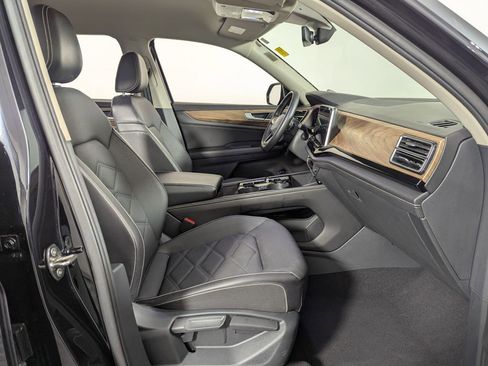 Used 2024 Volkswagen Atlas SE image 36