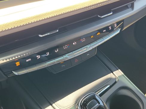 Used 2024 Cadillac XT4 Luxury FWD image 25