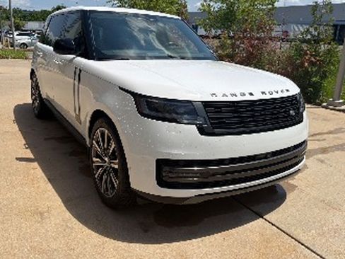 Used 2025 Land Rover Range Rover Long Wheelbase SE AWD/4WD image 9