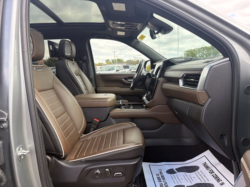 Used 2025 GMC Yukon Denali Ultimate w/ LPO, Floor Liner Package AWD/4WD image 11