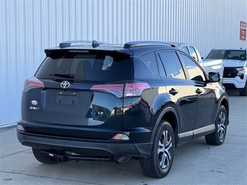 Used 2018 Toyota RAV4 LE image 4