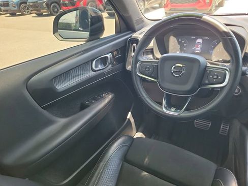 Used 2019 Volvo XC40 T5 R-Design AWD/4WD image 14