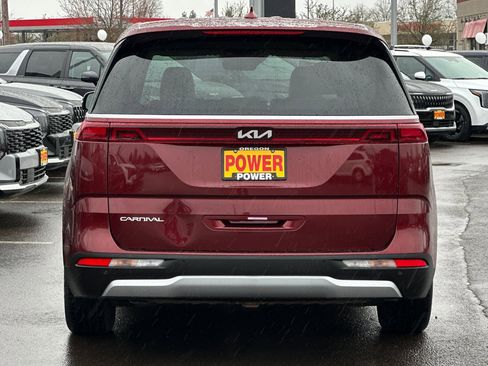 Used 2024 Kia Carnival EX image 5