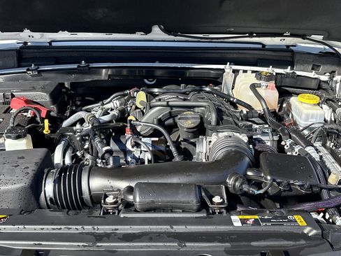 Used 2023 Jeep Wrangler Sahara image 35