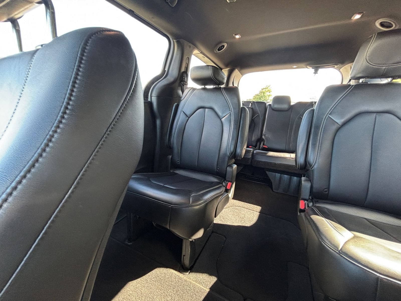 Used 2025 Chrysler Pacifica Select FWD image 41