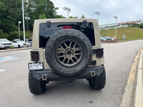 Used 2018 Jeep Wrangler Unlimited Sahara AWD/4WD image 32