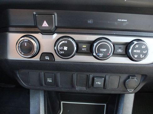 Used 2020 Toyota Tacoma SR AWD/4WD image 38