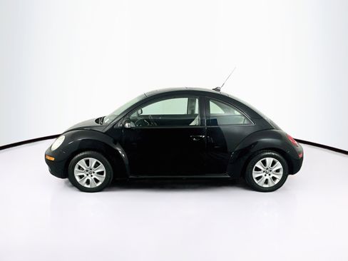 Used 2010 Volkswagen Beetle Coupe FWD image 4