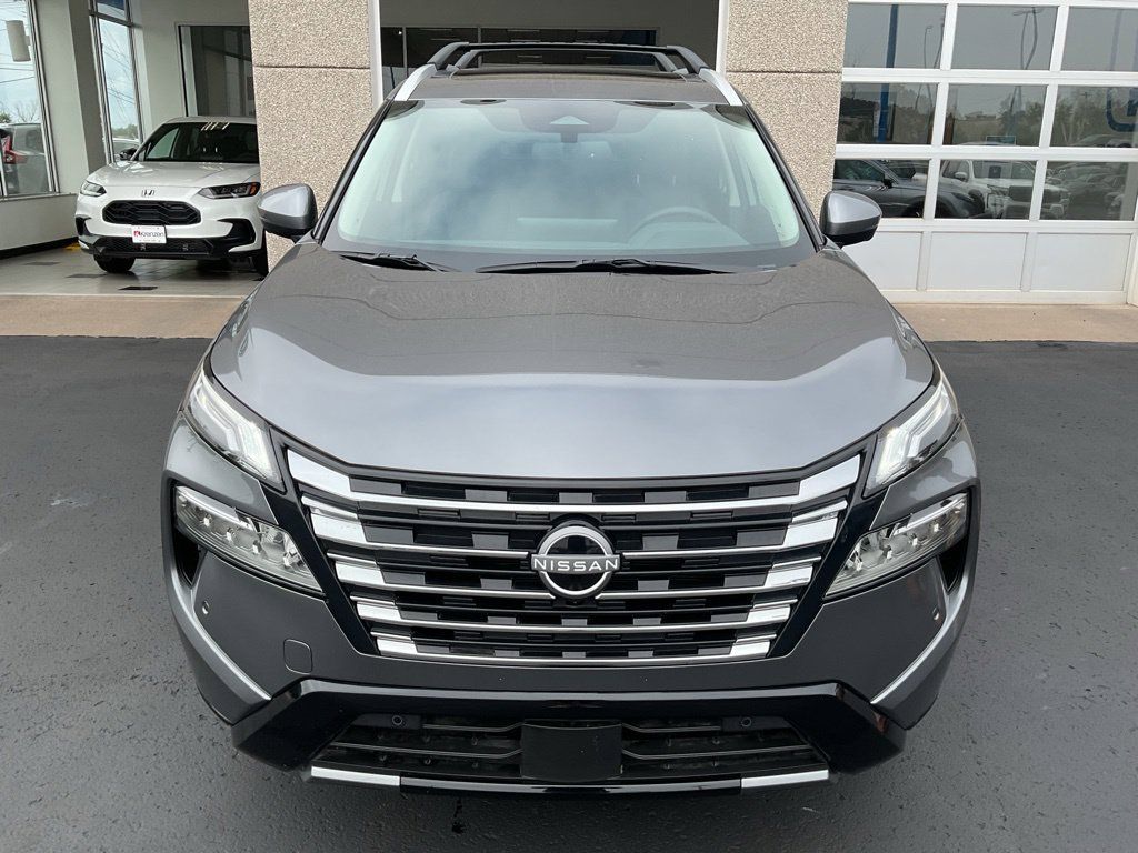 Used 2025 Nissan Rogue Platinum AWD/4WD image 2