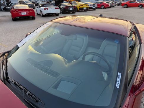 Used 2005 Chevrolet Corvette Coupe w/ Preferred Equipment Group RWD image 12