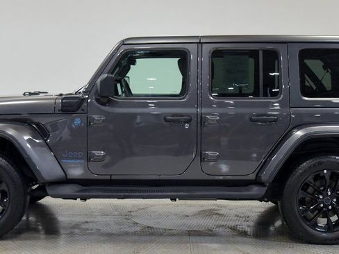 Used 2025 Jeep Wrangler Unlimited Sahara AWD/4WD image 6