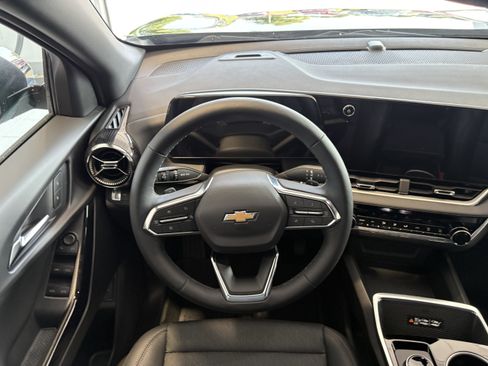 New 2026 Chevrolet Equinox LT w/ Convenience Package II image 10