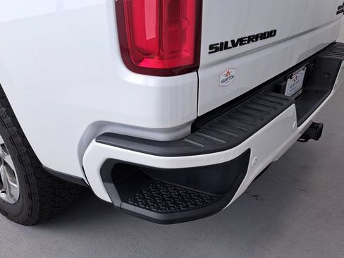 Used 2023 Chevrolet Silverado 1500 High Country w/ Z71 Off-Road Package AWD/4WD image 32