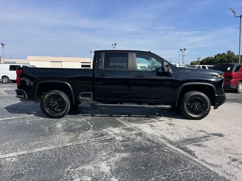 Used 2024 Chevrolet Silverado 2500 LT w/ Midnight Edition AWD/4WD image 2