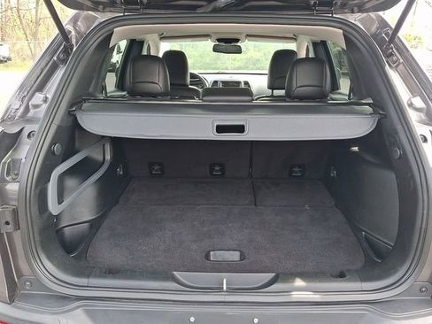 Used 2018 Jeep Cherokee Latitude Plus AWD/4WD image 34