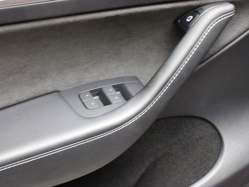 Used 2023 Tesla Model Y Performance image 13