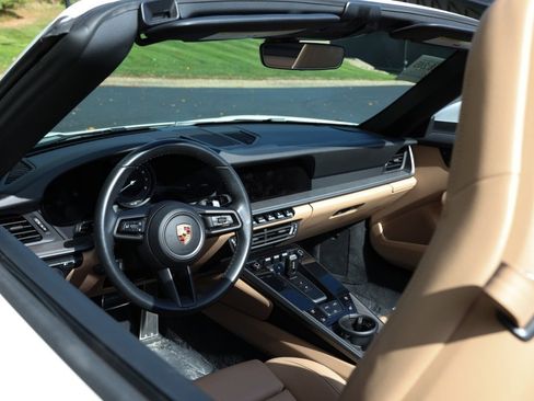 Used 2024 Porsche 911 Carrera image 9