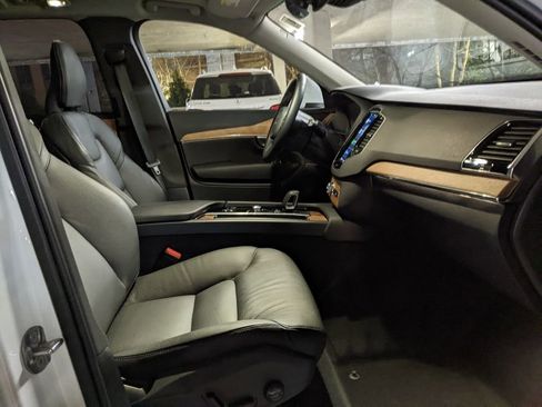 Certified 2025 Volvo XC90 T8 Plus w/ Protection Package Premier image 22