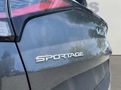 Used 2023 Kia Sportage LX AWD/4WD image 31