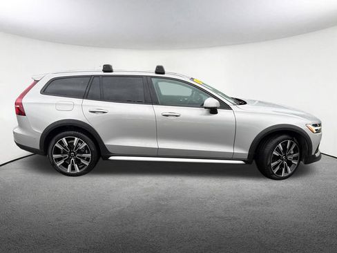 Used 2025 Volvo V60 B5 Cross Country Ultra w/ Protection Package Premier AWD/4WD image 15