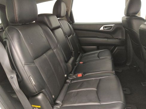 Used 2019 Nissan Pathfinder Platinum image 19