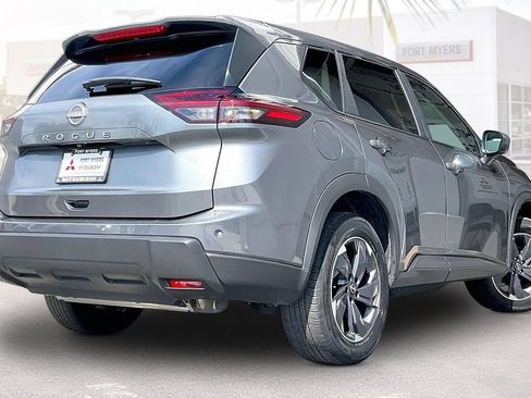 Used 2025 Nissan Rogue SV FWD image 32