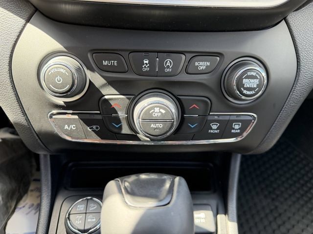 Used 2020 Jeep Cherokee Trailhawk w/ Comfort/Convenience Group AWD/4WD image 23
