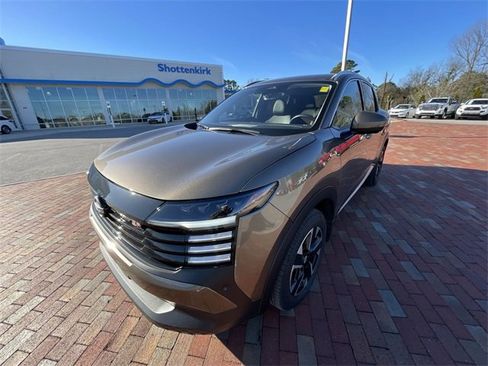 Used 2025 Nissan Kicks SR w/ Interior Electronics Package image 8