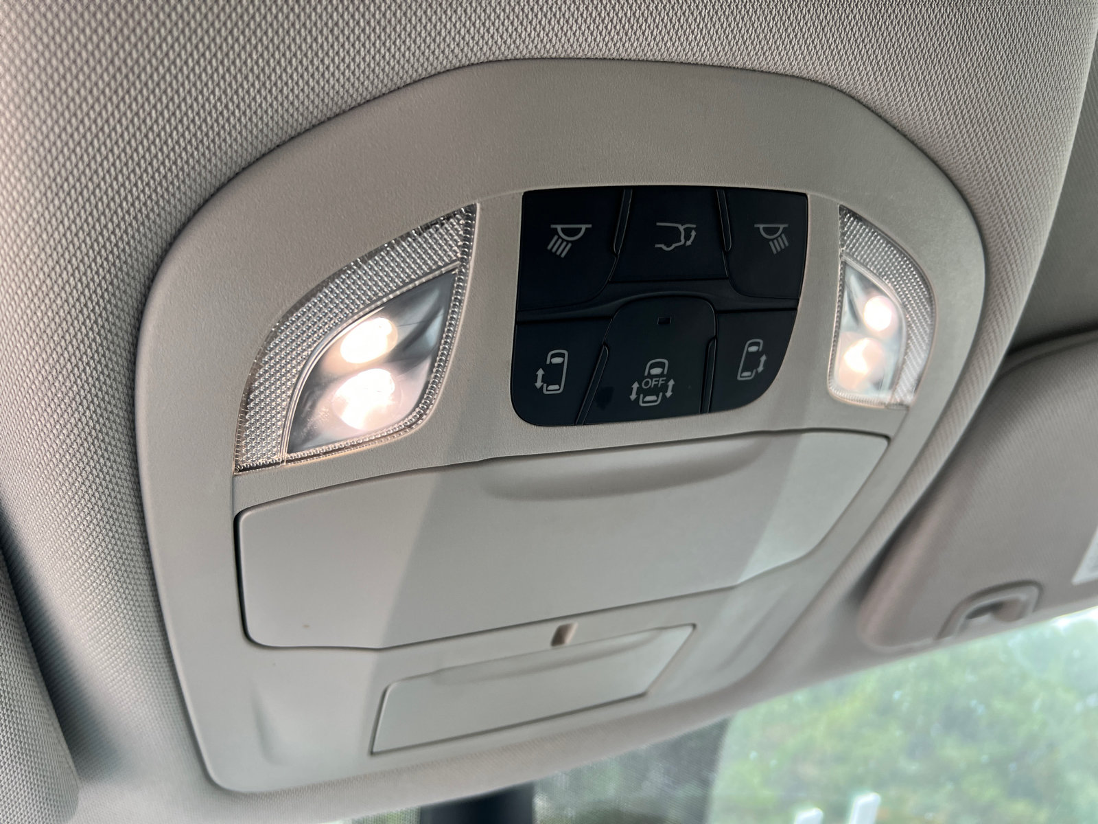 Used 2024 Chrysler Pacifica Touring-L FWD image 26