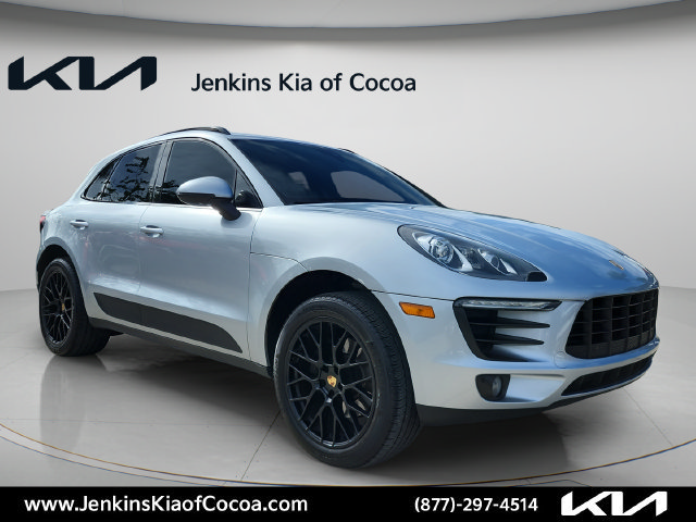 Used 2017 Porsche Macan AWD/4WD image 1