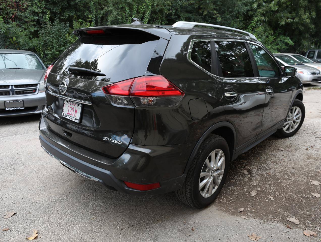 Used 2017 Nissan Rogue SV w/ SV Premium Package AWD/4WD image 6