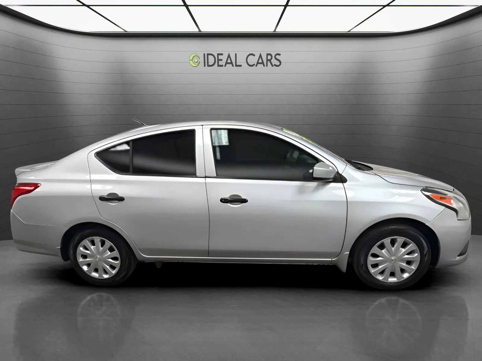 Used 2017 Nissan Versa S Plus FWD image 4