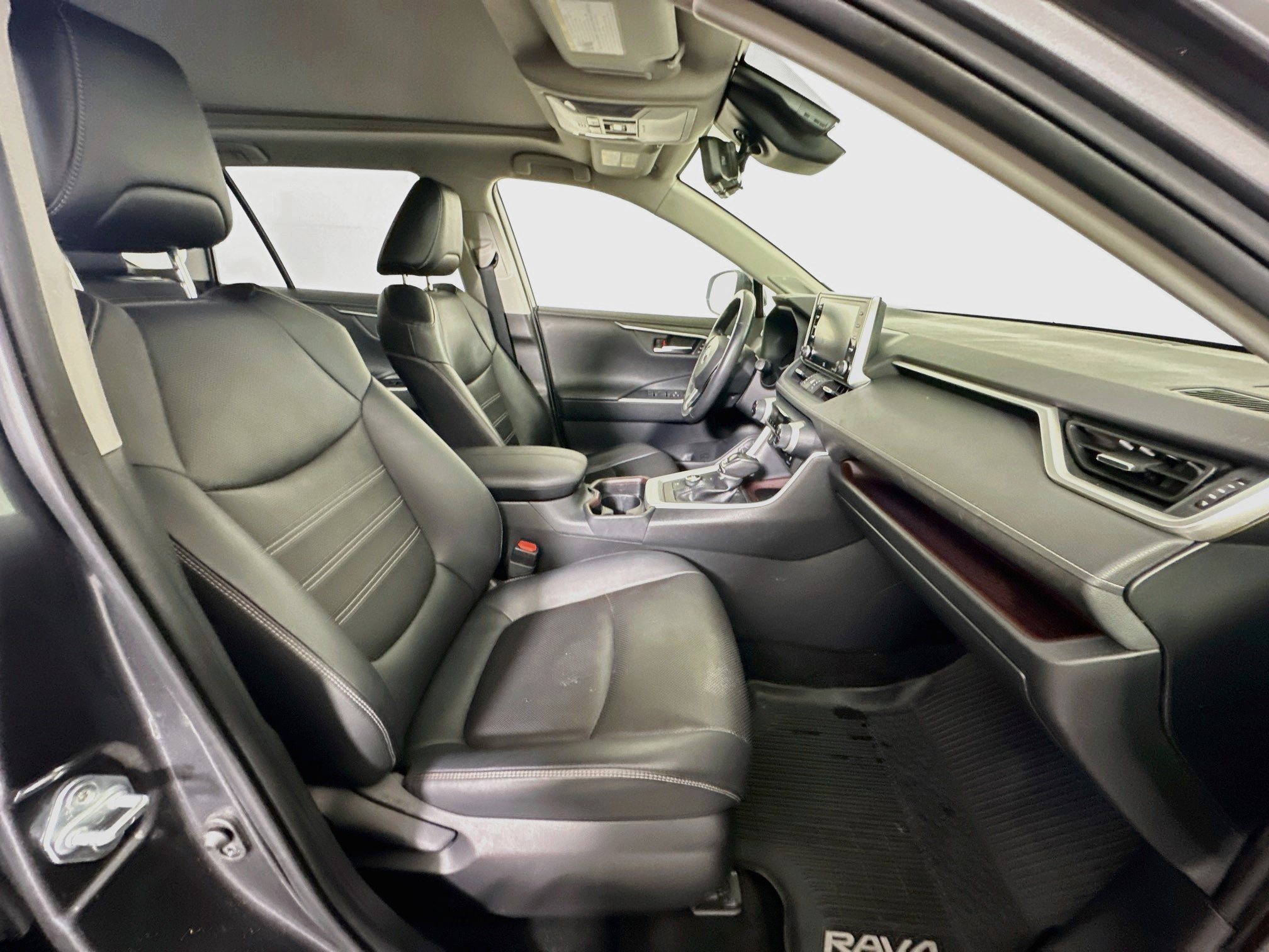 Used 2019 Toyota RAV4 Limited AWD/4WD image 32