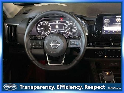 Used 2025 Nissan Pathfinder SL AWD/4WD image 15