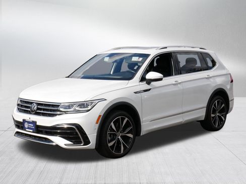Certified 2023 Volkswagen Tiguan SEL R-Line AWD/4WD image 3